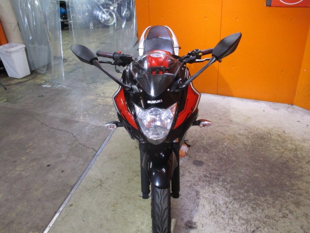 フロントから見てもこの通り状態グッド！購入時はＬＥＤ取付工賃無料ですので是非ともこの機会に！！